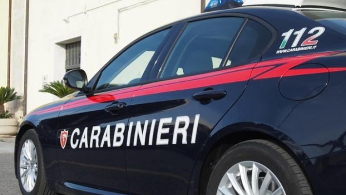 Vendica figlia tradita sparando contro casa ragazzina, 2 arresti