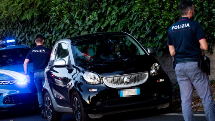 Colpita da proiettile in auto, morta la donna