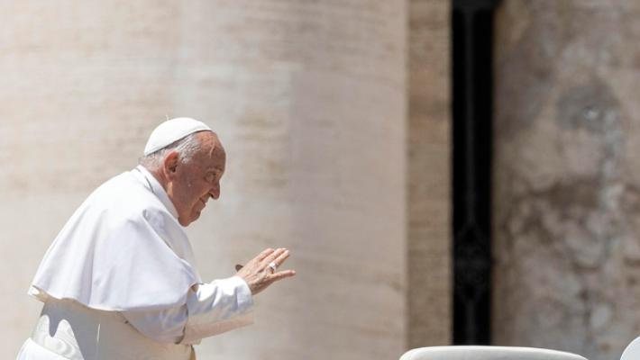 Papa contro i gay nei seminari, duro attacco parlando ai vescovi