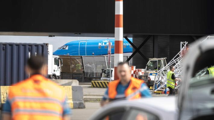 Muore risucchiato dal motore di un aereo ad Amsterdam
