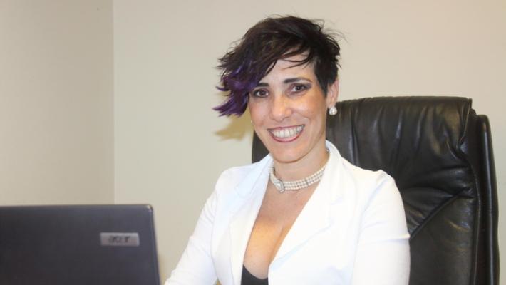 Post sessista contro l'assessora della Regione Sardegna, Desirè Manca: "Faccia un film con Siffredi"