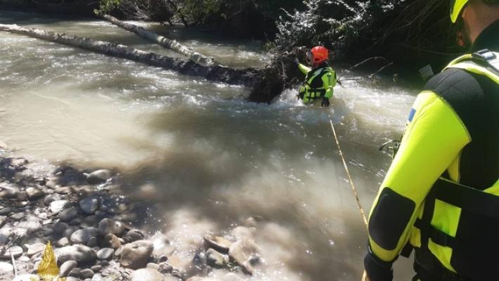 Tre ragazzini e una ragazza salvati con l'elicottero sul fiume Lamone: erano aggrappati a un tronco