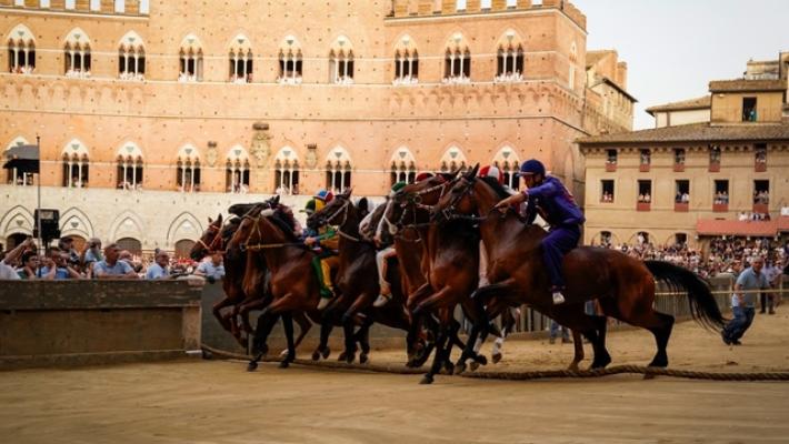 Palio di Siena: Nicchio vince la prima prova