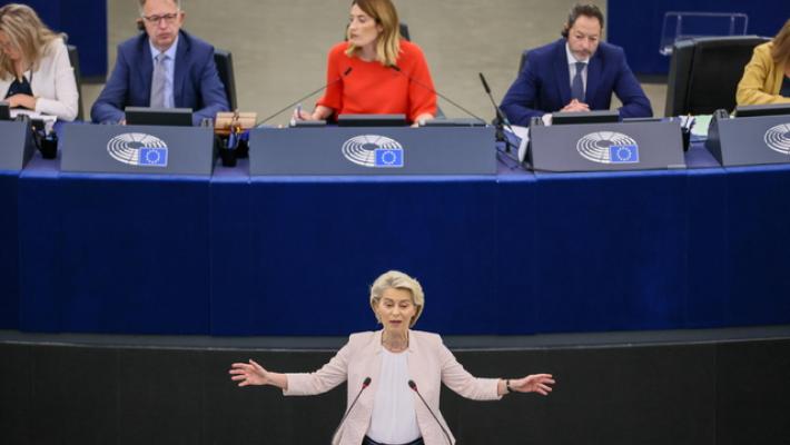 Ursula Von der Leyen rieletta alla Commissione Ue con 401 voti. Contrari FdI