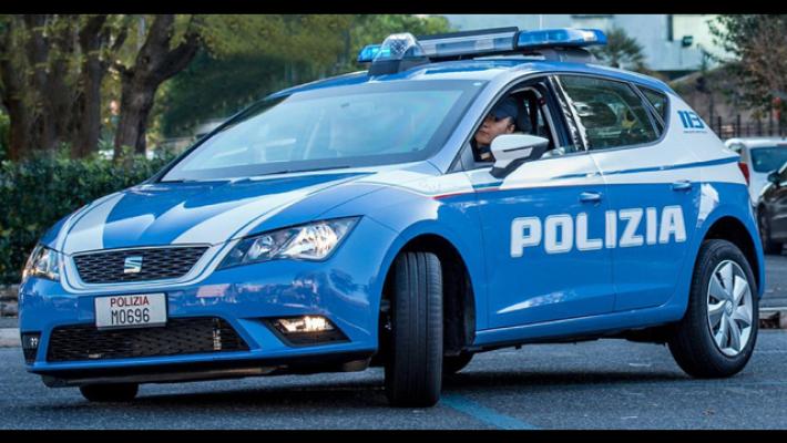 Taglia la testa a un cane e aggredisce agenti, arrestato a Roma