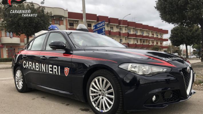 In quattro su una Smart che si ribalta: muore una bimba, era in braccio alla madre. Conducente senza patente, veicolo non assicurato 