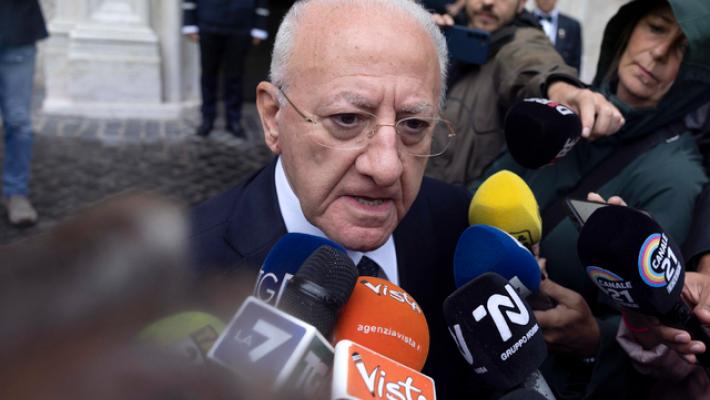 De Luca, 'mi ricandido e chi ci sta ci sta'