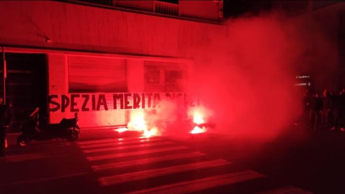 Calcio: scontri tra tifosi prima della partita Spezia-Reggiana