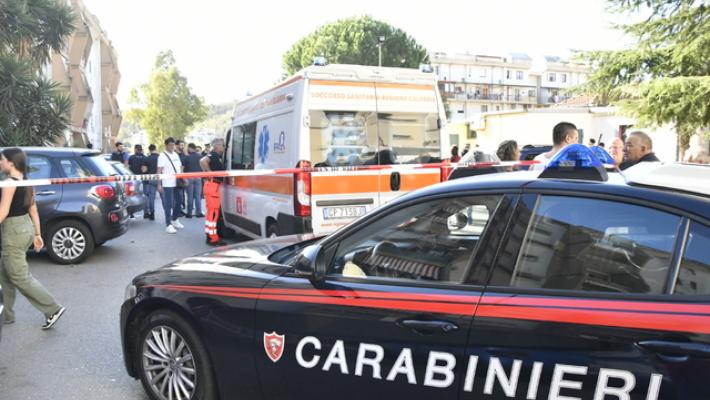 Su scooter rubato vede carabinieri e scappa, si schianta e muore