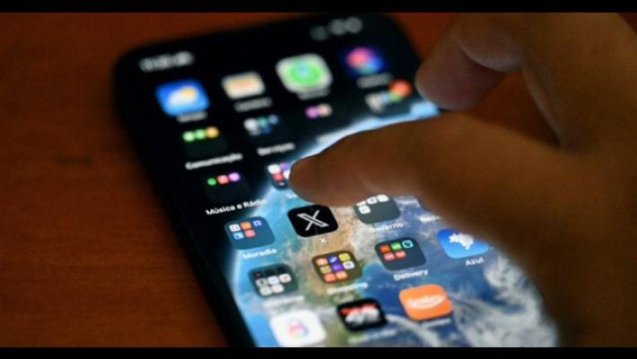 Gli Stati Uniti potrebbero chiedere ai turisti di mostrare 5 anni di attività sui social: la proposta fa discutere