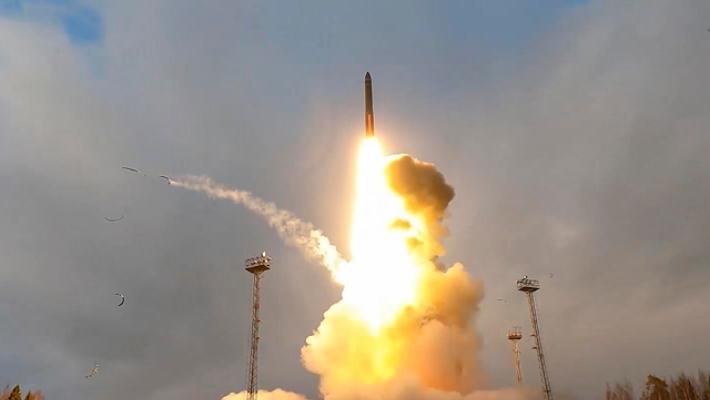 Cremlino, 'possibile risposta nucleare ai missili dall'Ucraina'