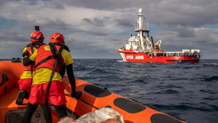 Open Arms mette i leader della destra in mare bel nuovo spot: "Salveremmo anche voi"