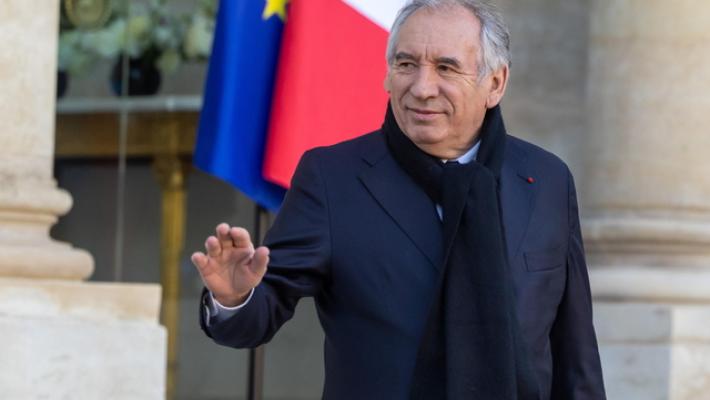 Francia, è crisi di governo: votata la sfiducia. Domattina Bayrou presenterà le dimissioni a Macron