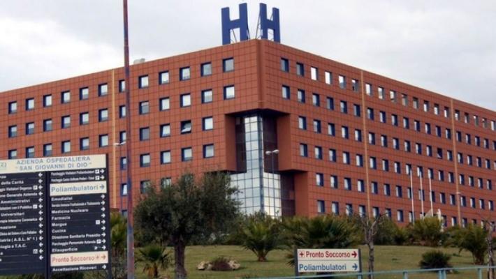Cane di famiglia li aggredisce, bimbo e mamma in ospedale