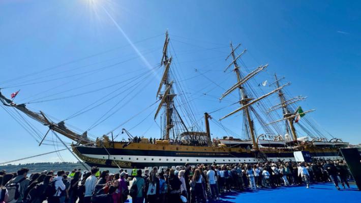 Agrigento Capitale, nave Vespucci a Porto Empedocle