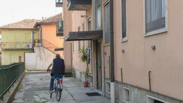 La bimba al padre che ha ucciso la madre, 'papà no!'