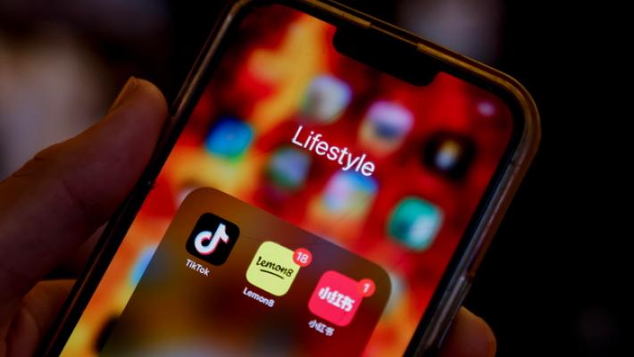 Seguite e molestate, una filma e il video è virale su TikTok