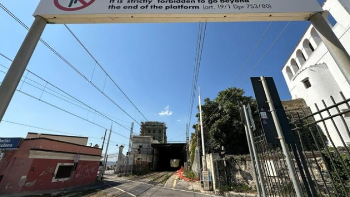 Scossa ai Campi Flegrei, sospesa la circolazione ferroviaria