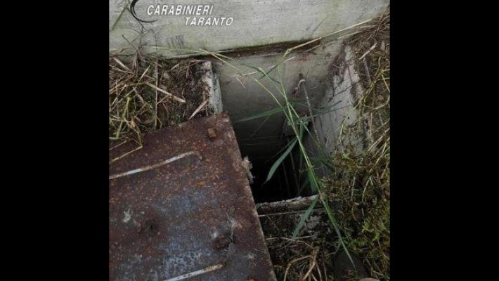 Ai domiciliari crea tunnel sotterraneo per spacciare, arrestato