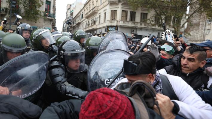 Ancora scontri alla manifestazione dei pensionati del mercoledì