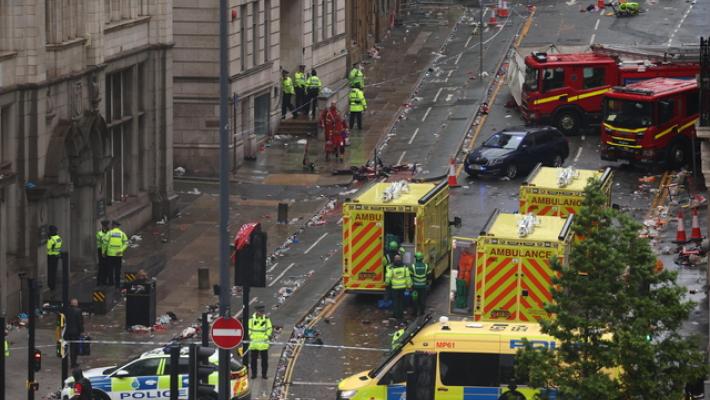 Auto su pedoni a Liverpool, l'antiterrorismo indaga