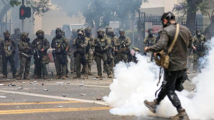 Newsom, soldati in California solo per dare spettacolo