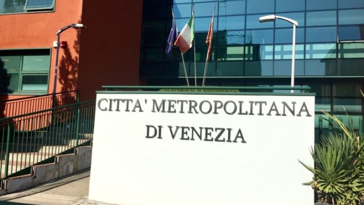 'Stop a odori sgradevoli', a Mestre docce per i dipendenti