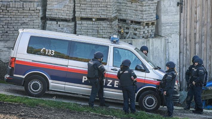 Media, cinque morti in sparatoria in una scuola in Austria
