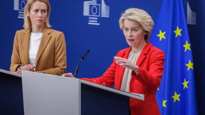 La Commissione svela il 18 pacchetto di sanzioni a Mosca: "Price cap a 45 dollari sul petrolio"