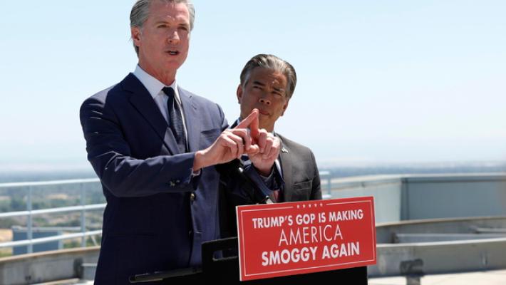 Governatore California, 'la democrazia è sotto attacco'