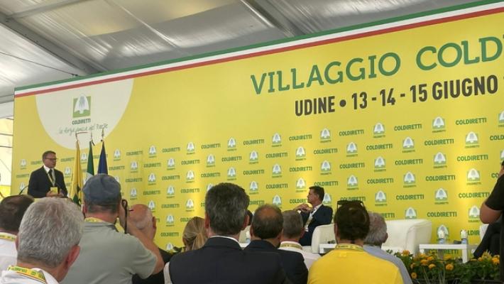 Carabiniere ucciso:tutti in piedi e applauso a evento Coldiretti