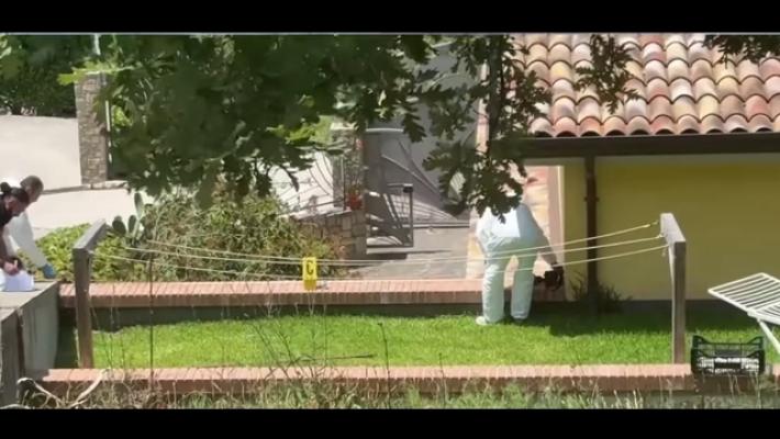 Sorprende i ladri in casa e spara: uno è morto, l'altro è ferito