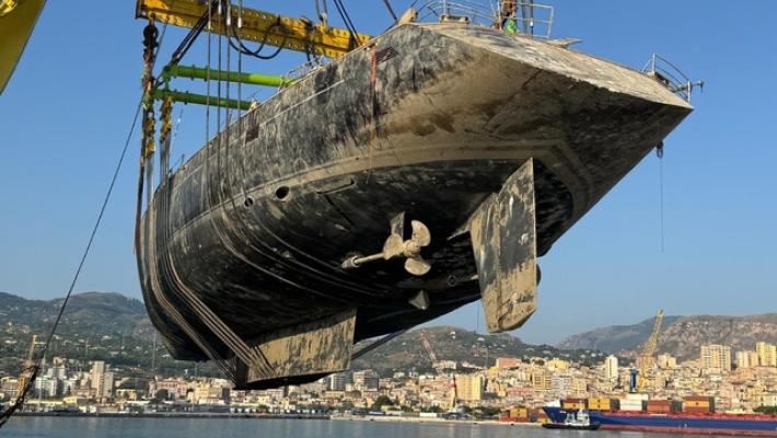 Bayesian, concluso recupero, i mezzi lasciano la Sicilia