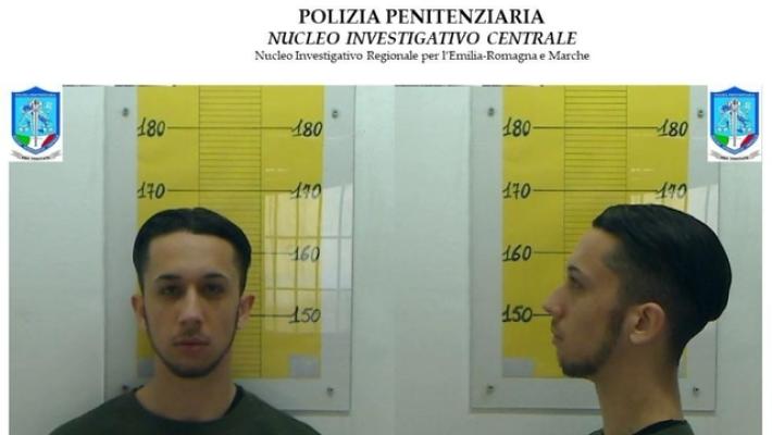 Evaso dopo la laurea, diffusa una foto di Andrea Cavallari. Rintracciata la fidanzata, sarebbe estranea alla vicenda