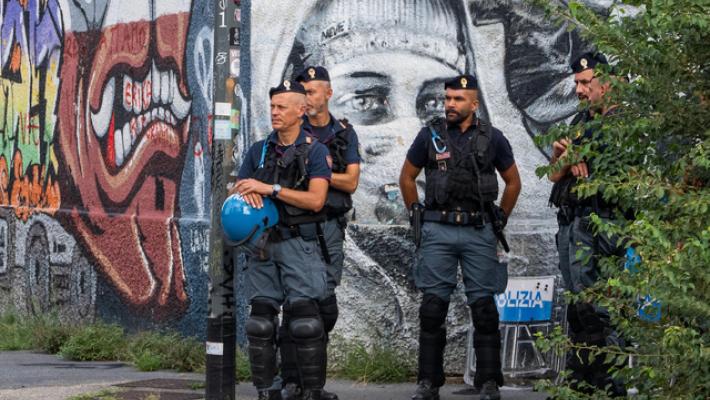 Blitz d'agosto, sfrattato il Leoncavallo. La destra esulta