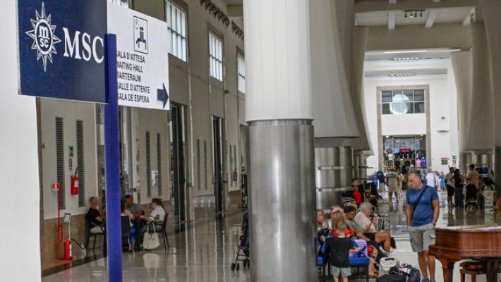 Ripartita la nave Msc in avaria, procede verso Napoli