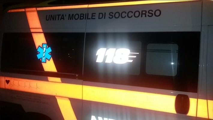 Esce dall'auto e viene investito a Modena, muore un 31enne