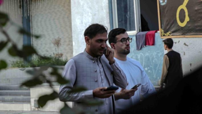 Riparte Internet in Afghanistan, festa nelle strade