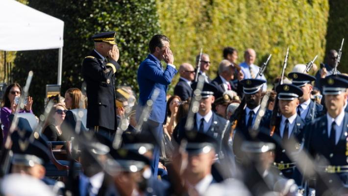 Ex top gun contro Hegseth per standard maschili in combattimento