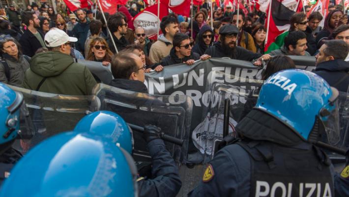 Nuovi scontri a Bologna, lacrimogeni verso manifestanti