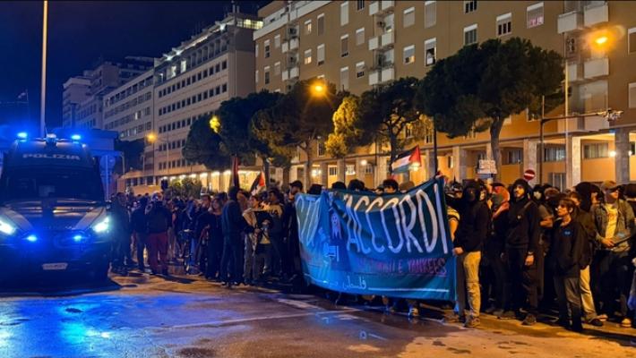 Manifestanti pro Palestina bloccano porto di Palermo