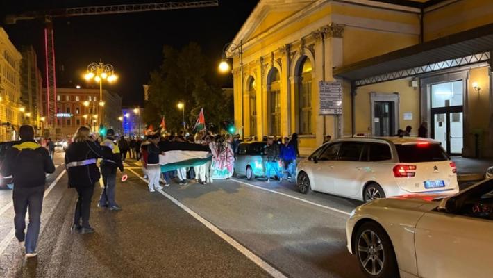 Tensione in stazione Trieste tra pro Pal e forze polizia