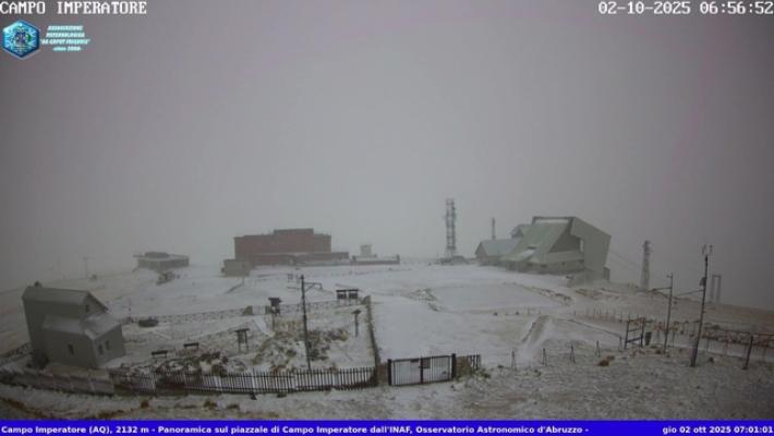 Gran Sasso imbiancato, la prima nevicata della stagione