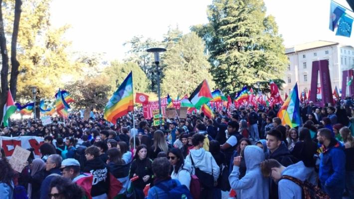 A Trento studenti e sindacati in piazza per Gaza