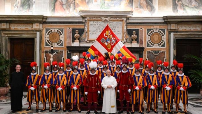 Il Papa al giuramento Guardie Svizzere, non accadeva dal '68