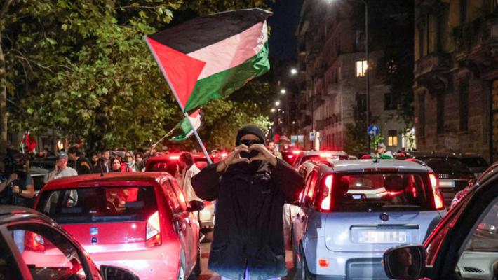 A Milano i manifestanti pro Palestina ripartono in corteo
