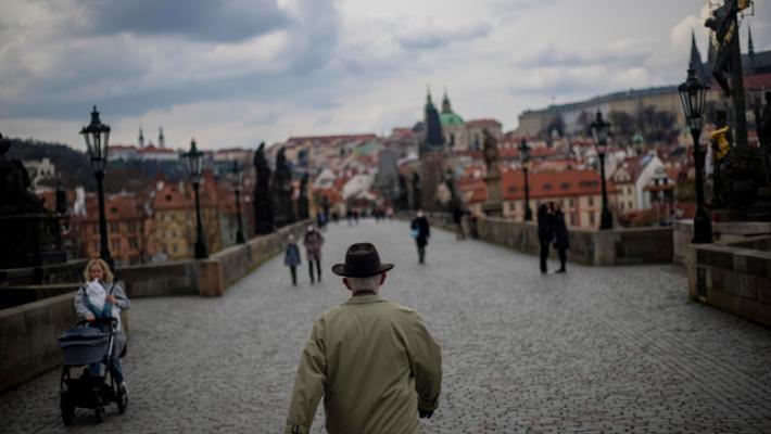 La polizia interviene allo scalo di Praga per sospetto di droni