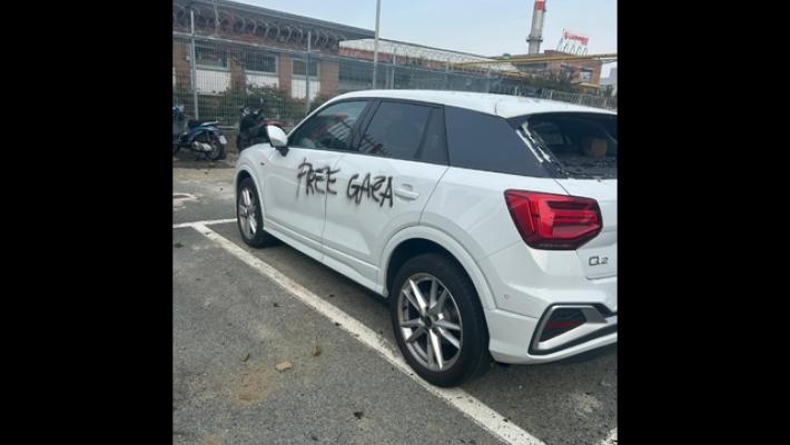 Blitz pro Pal alla Leonardo, auto dei dipendenti vandalizzate