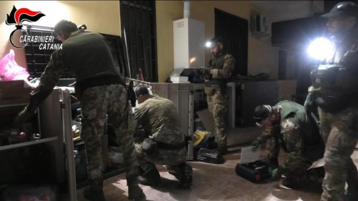 Rito esoterico prima di una rapina in villa, sette arresti