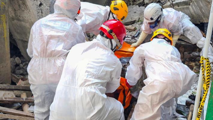 Crollo scuola in Indonesia, il bilancio è di 37 vittime
